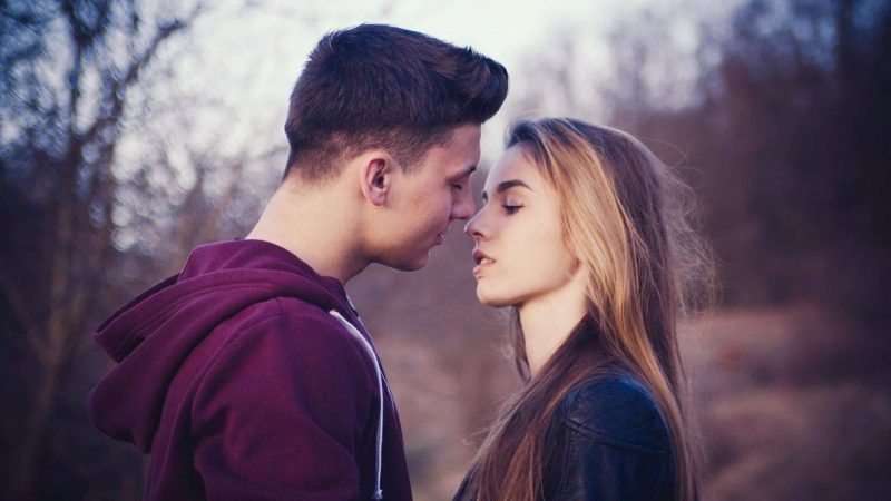 Поцелуй взасос с языком и без: техника, поэтапная схема, как правильно целоваться